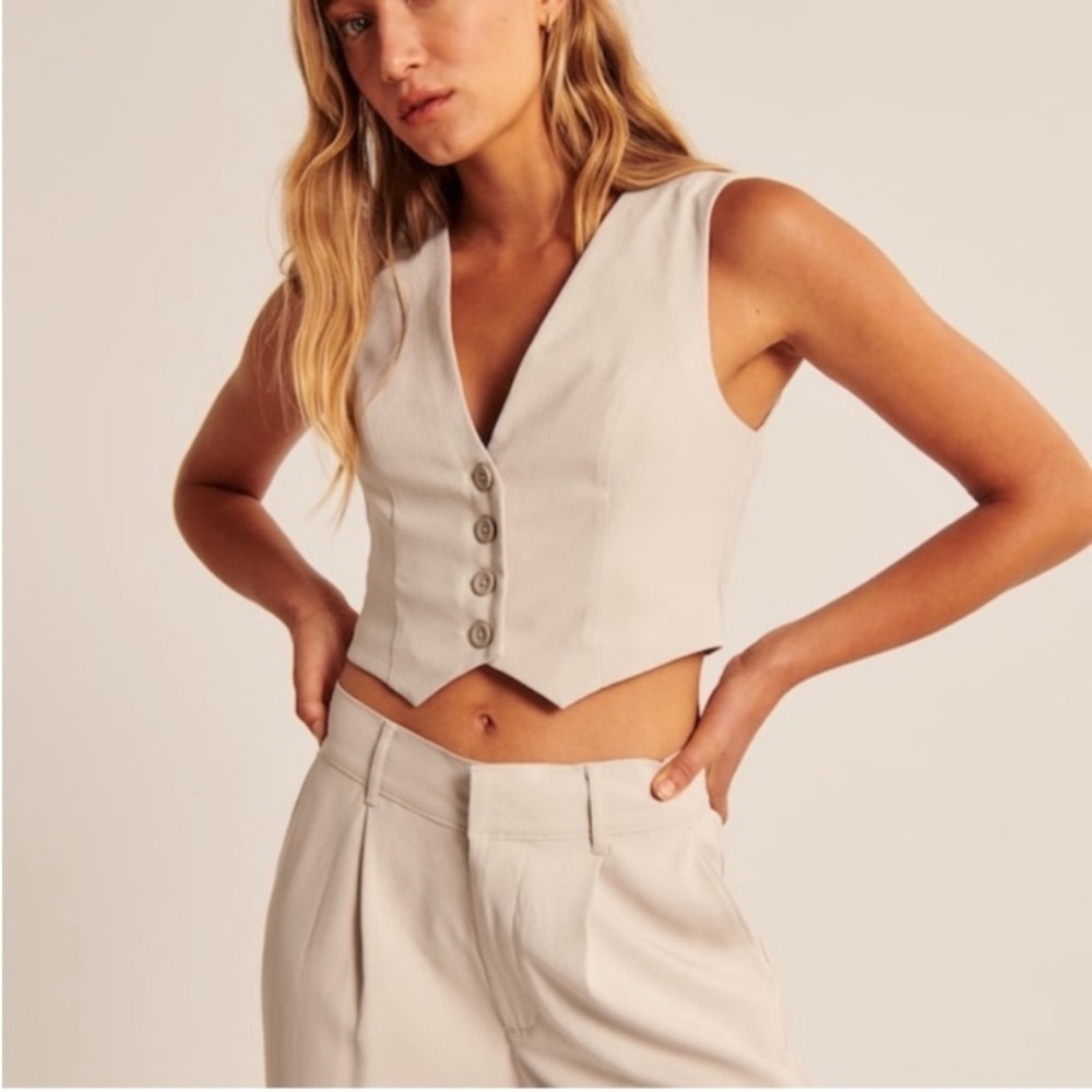 *Final Price* Abercrombie & Fitch | Beige Cropped Vest Size Large